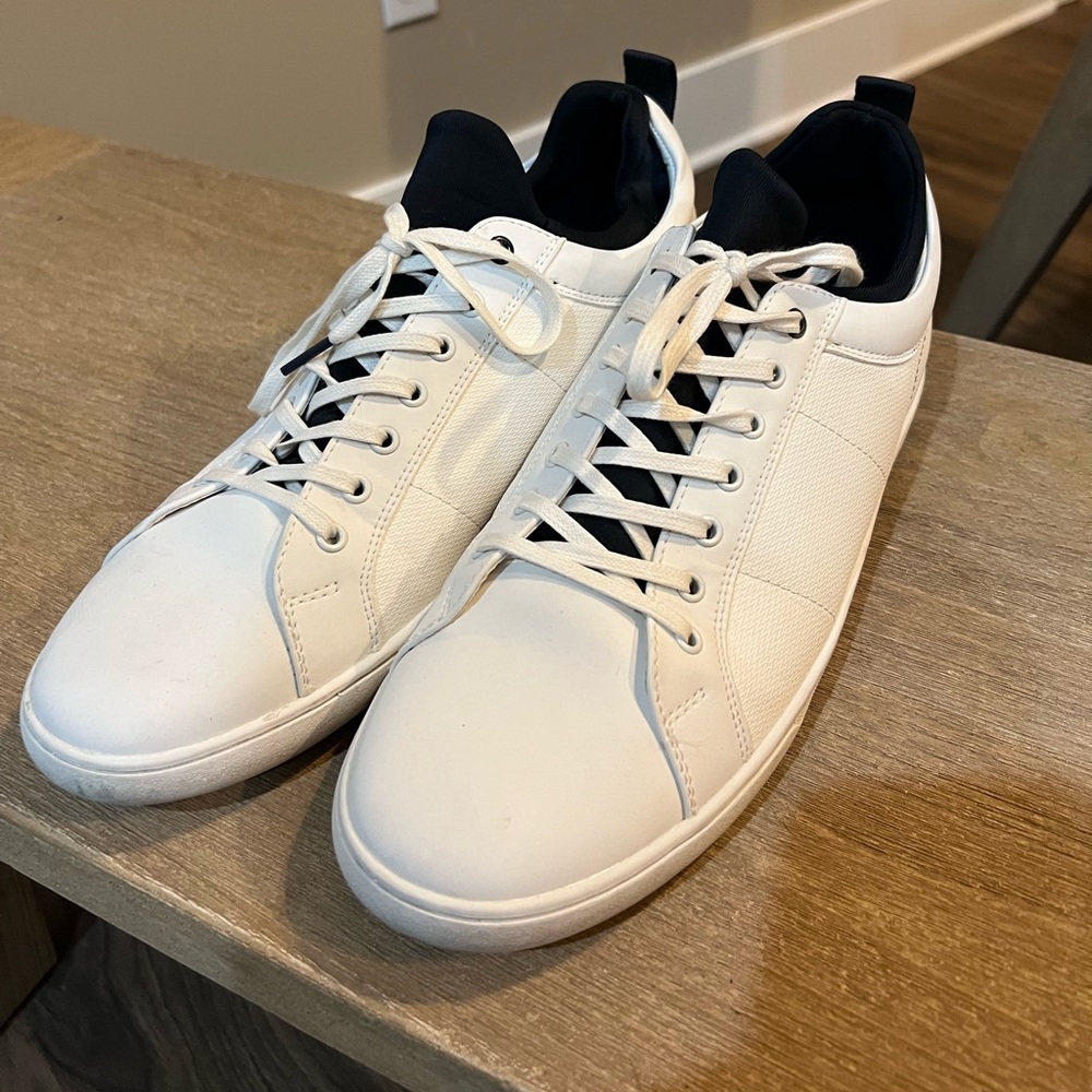 Men’s ALDO white low top size 12 shoe